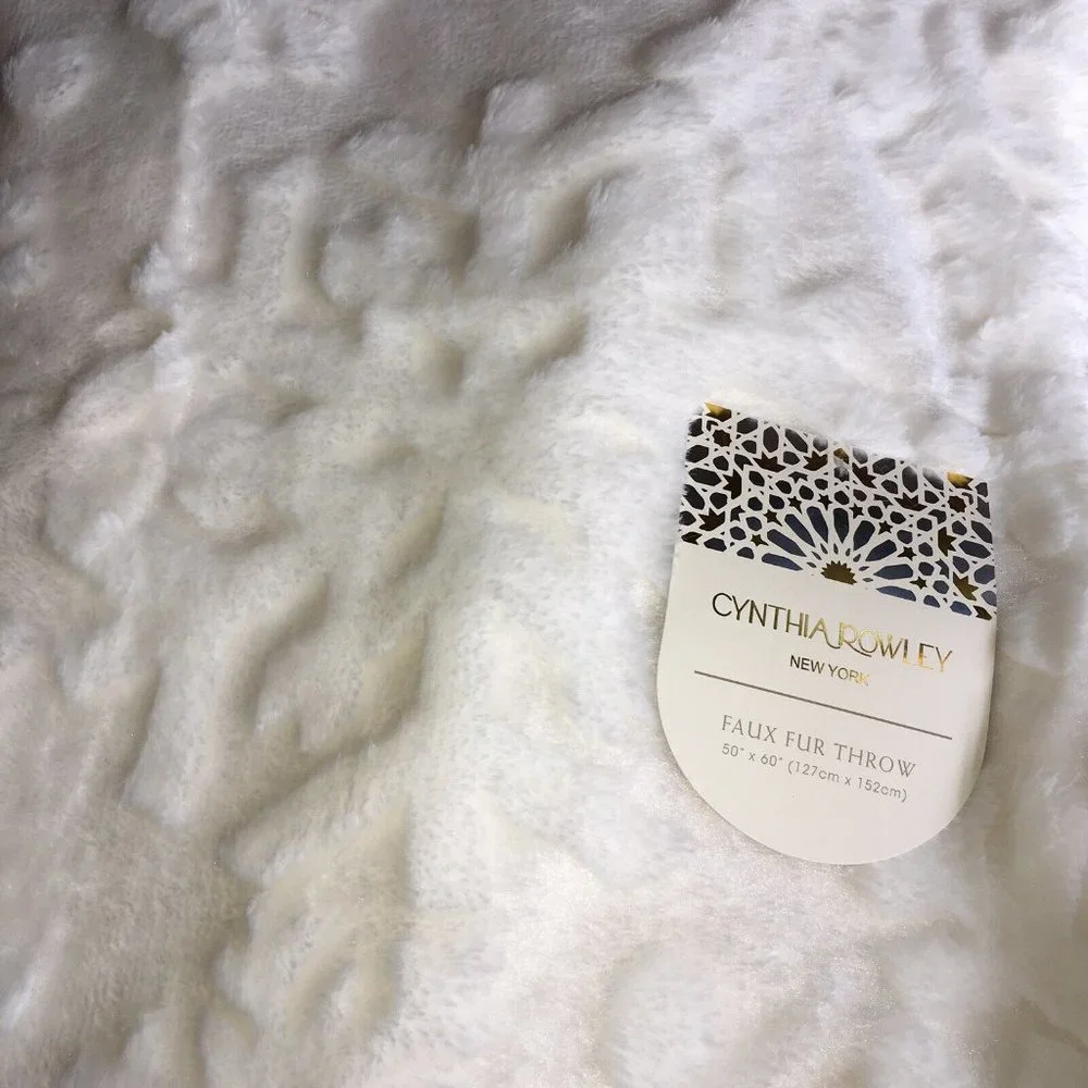 CYNTHIA ROWLEY Ivory Faux Fur Sculpted Snowflake Throw Blanket Christmas Holiday